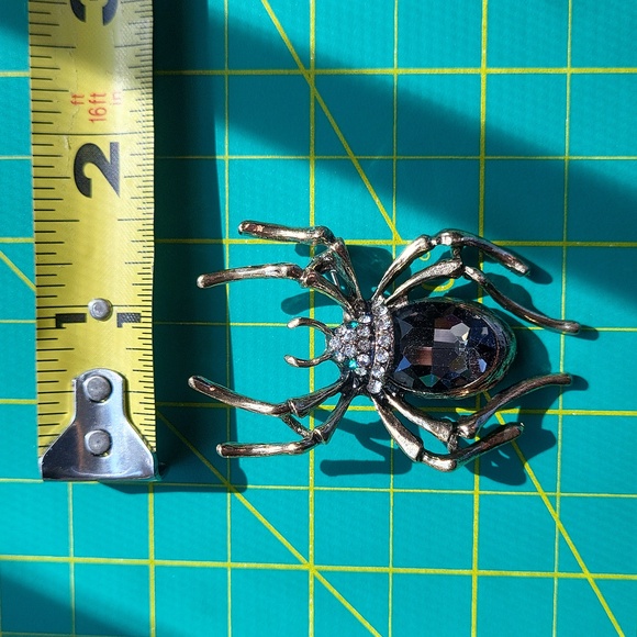 Brand new antiqued XL spider brooch - Picture 8 of 8